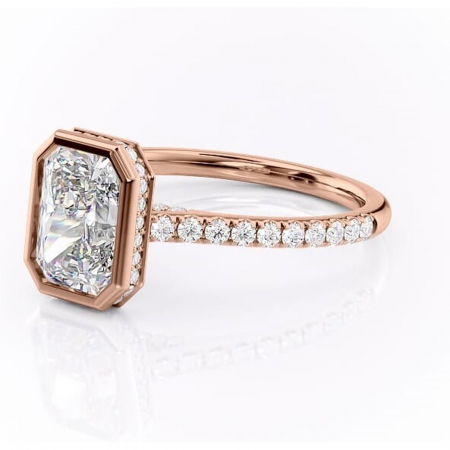 Inel de logodnă Fernelle din aur Rose 14kt cu moissanite tăietură radiantă – Montură închisă rafinată pentru profil înalt | Personalizează și configurează gratuit online [6]