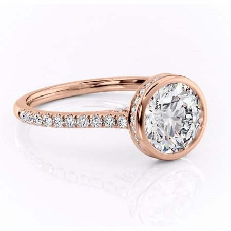 Aur roz - Inel de logodnă Fernelle din aur Rose 14kt cu moissanite tăietură rotundă – Montură închisă rafinată pentru profil înalt | Personalizează și configurează gratuit online