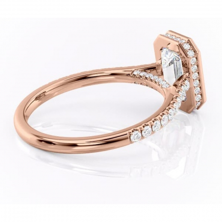 Inel de logodnă Fernelle din aur Rose 14kt cu moissanite tăietură smarald – Montură închisă rafinată pentru profil înalt | Personalizează și configurează gratuit online [2]