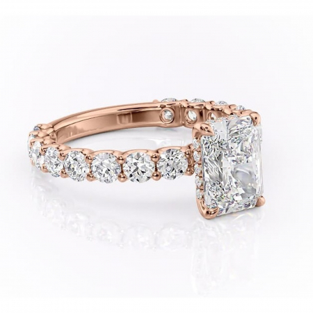 Radiantă - Inel de logodnă Floralie din aur Rose 18kt cu moissanite tăietură radiantă – Pietre laterale excepțional | Personalizează și configurează gratuit online