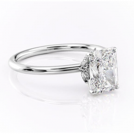 Radiantă - Inel de logodnă Garnet din aur Alb 14kt cu moissanite tăietură radiantă – Solitar rafinată pentru profil înalt | Personalizează și configurează gratuit online