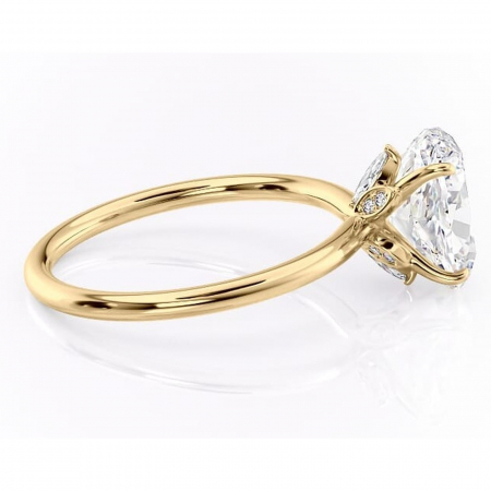 Inel de logodnă Garnet din aur Galben 14kt cu moissanite tăietură ovală – Solitar rafinată pentru profil înalt | Personalizează și configurează gratuit online [1]