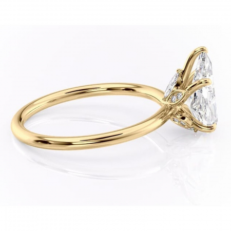 Inel de logodnă Garnet din aur Galben 14kt cu moissanite tăietură pară – Solitar rafinată pentru profil înalt | Personalizează și configurează gratuit online [1]