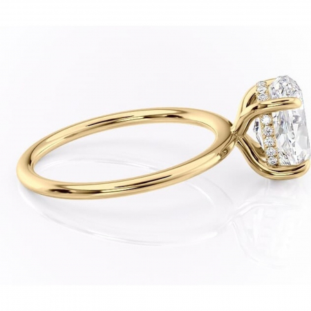 Inel de logodnă Genevieve din aur Galben 14kt cu moissanite tăietură ovală – Solitar rafinată pentru profil înalt | Personalizează și configurează gratuit online [1]