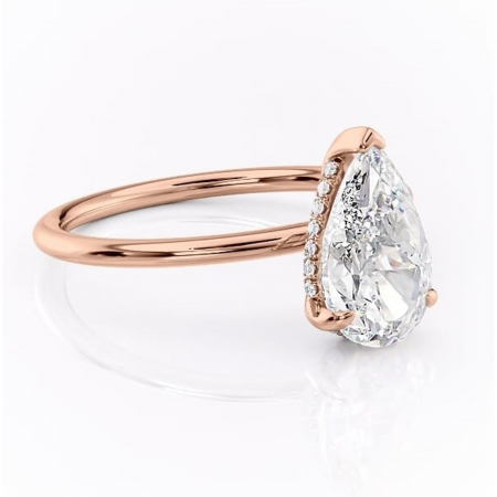 18K - Inel de logodnă Genevieve din aur Rose 18kt cu moissanite tăietură pară – Solitar rafinată pentru profil înalt | Personalizează și configurează gratuit online