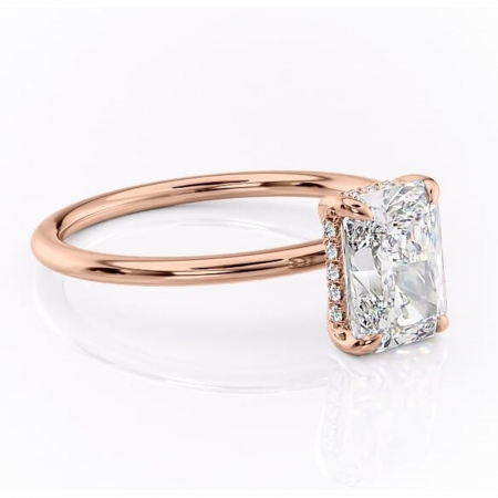 Aur roz - Inel de logodnă Genevieve din aur Rose 18kt cu moissanite tăietură radiantă – Solitar rafinată pentru profil înalt | Personalizează și configurează gratuit online