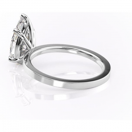 Inel de logodnă Georgiana din aur Alb 14kt cu moissanite tăietură pară – Profil pătrat rafinată pentru profil înalt | Personalizează și configurează gratuit online [4]