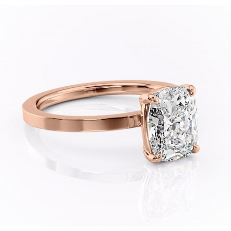 Pernă alungită - Inel de logodnă Georgiana din aur Rose 14kt cu moissanite tăietură pernă – Profil pătrat rafinată pentru profil înalt | Personalizează și configurează gratuit online