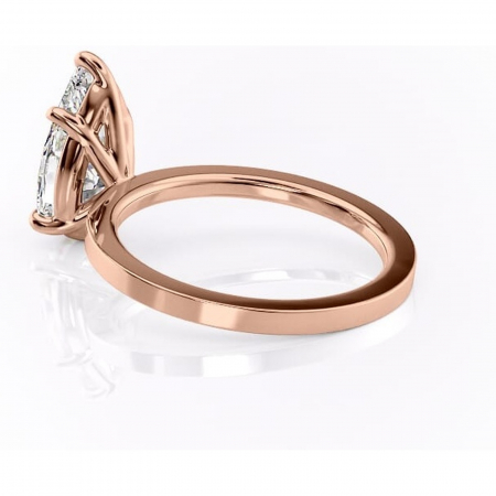 Inel de logodnă Georgiana din aur Rose 14kt cu moissanite tăietură pară – Profil pătrat rafinată pentru profil înalt | Personalizează și configurează gratuit online [4]