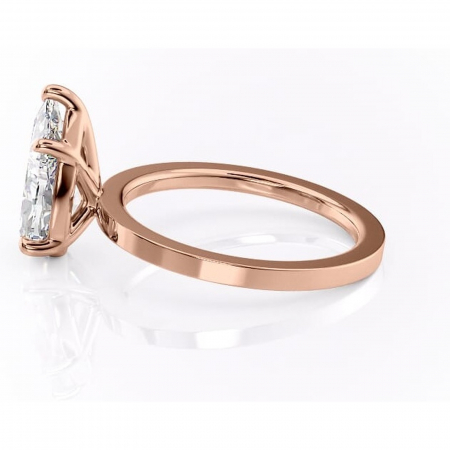 Inel de logodnă Georgiana din aur Rose 14kt cu moissanite tăietură pară – Profil pătrat rafinată pentru profil înalt | Personalizează și configurează gratuit online [5]