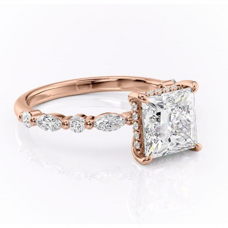 18K - Inel de logodnă Gwendolyn din aur Rose 18kt cu moissanite tăietură princess – Pietre laterale rafinată pentru profil înalt | Personalizează și configurează gratuit online