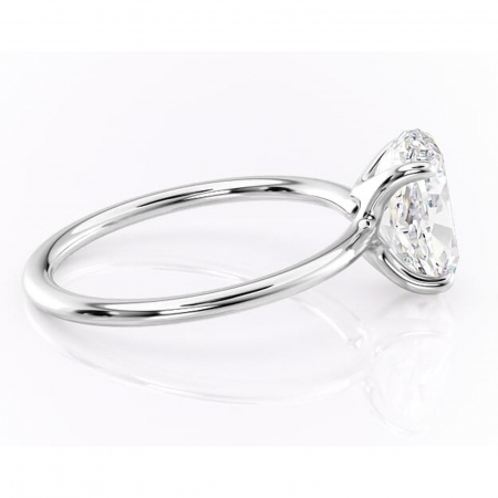 Inel de logodnă Helena din aur Alb 14kt cu moissanite tăietură ovală – Solitar rafinată pentru profil jos | Personalizează și configurează gratuit online [1]