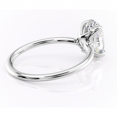Inel de logodnă Helena din aur Alb 14kt cu moissanite tăietură ovală – Solitar rafinată pentru profil jos | Personalizează și configurează gratuit online [2]