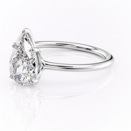 Inel de logodnă Helena din aur Alb 14kt cu moissanite tăietură pară – Solitar rafinată pentru profil jos | Personalizează și configurează gratuit online [6]