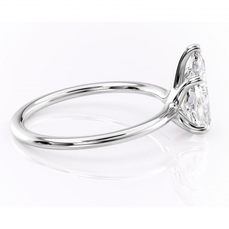 Inel de logodnă Helena din aur Alb 14kt cu moissanite tăietură pară – Solitar rafinată pentru profil jos | Personalizează și configurează gratuit online [1]