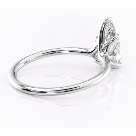 Inel de logodnă Helena din aur Alb 14kt cu moissanite tăietură pară – Solitar rafinată pentru profil jos | Personalizează și configurează gratuit online [2]