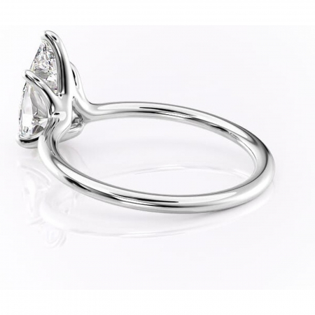 Inel de logodnă Helena din aur Alb 14kt cu moissanite tăietură pară – Solitar rafinată pentru profil jos | Personalizează și configurează gratuit online [4]