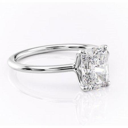 Radiantă - Inel de logodnă Helena din aur Alb 14kt cu moissanite tăietură radiantă – Solitar rafinată pentru profil jos | Personalizează și configurează gratuit online
