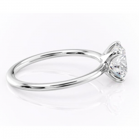 Inel de logodnă Helena din aur Alb 14kt cu moissanite tăietură rotundă – Solitar rafinată pentru profil jos | Personalizează și configurează gratuit online [1]