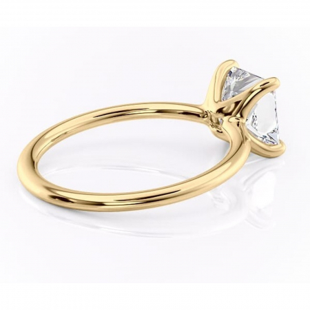 Inel de logodnă Helena din aur Galben 14kt cu moissanite tăietură princess – Solitar rafinată pentru profil jos | Personalizează și configurează gratuit online [2]