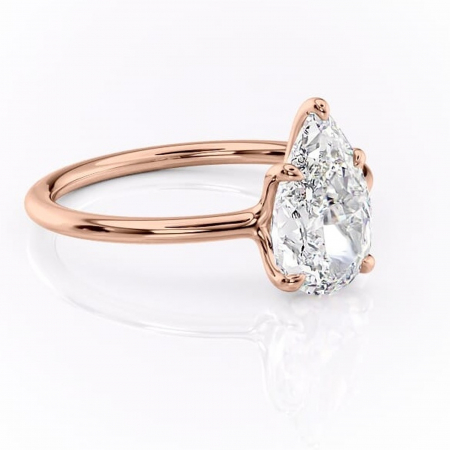 Pară - Inel de logodnă Helena din aur Rose 18kt cu moissanite tăietură pară – Solitar rafinată pentru profil jos | Personalizează și configurează gratuit online