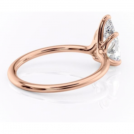 Inel de logodnă Helena din aur Rose 14kt cu moissanite tăietură pară – Solitar rafinată pentru profil jos | Personalizează și configurează gratuit online [2]
