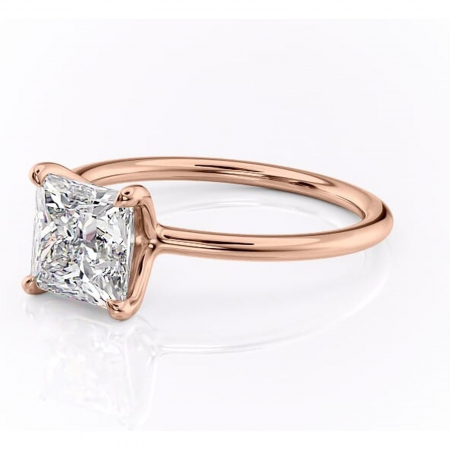 Inel de logodnă Helena din aur Rose 18kt cu moissanite tăietură princess – Solitar rafinată pentru profil jos | Personalizează și configurează gratuit online [6]