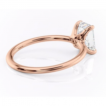 Inel de logodnă Helena din aur Rose 14kt cu moissanite tăietură radiantă – Solitar rafinată pentru profil jos | Personalizează și configurează gratuit online [2]