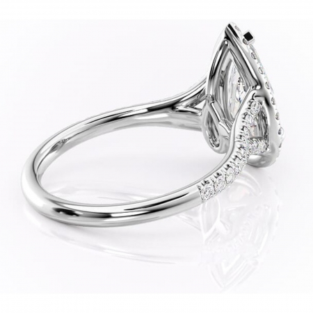 Inel de logodnă Henrietta din aur Alb 18kt cu moissanite tăietură pară – Halo rafinată pentru profil mediu | Personalizează și configurează gratuit online [2]