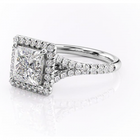 Inel de logodnă Henrietta din aur Alb 18kt cu moissanite tăietură princess – Halo rafinată pentru profil mediu | Personalizează și configurează gratuit online [6]