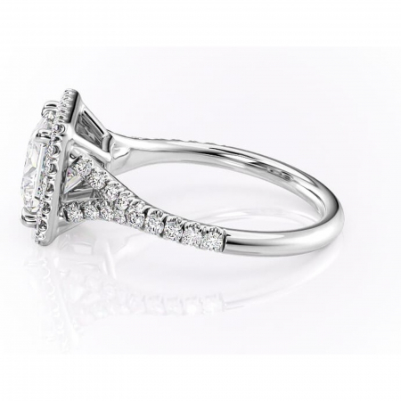 Inel de logodnă Henrietta din aur Alb 18kt cu moissanite tăietură princess – Halo rafinată pentru profil mediu | Personalizează și configurează gratuit online [5]