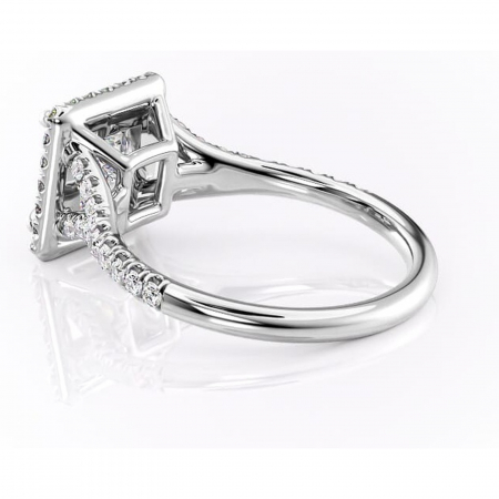 Inel de logodnă Henrietta din aur Alb 18kt cu moissanite tăietură princess – Halo rafinată pentru profil mediu | Personalizează și configurează gratuit online [4]