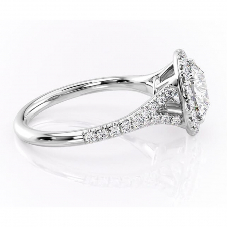 Inel de logodnă Henrietta din aur Alb 14kt cu moissanite tăietură rotundă – Halo rafinată pentru profil mediu | Personalizează și configurează gratuit online [1]