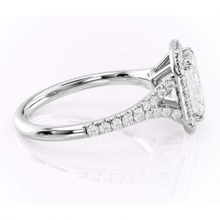 Inel de logodnă Henrietta din aur Alb 18kt cu moissanite tăietură smarald – Halo rafinată pentru profil mediu | Personalizează și configurează gratuit online [1]