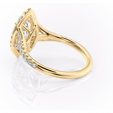 Inel de logodnă Henrietta din aur Galben 14kt cu moissanite tăietură marquise – Halo rafinată pentru profil mediu | Personalizează și configurează gratuit online [4]