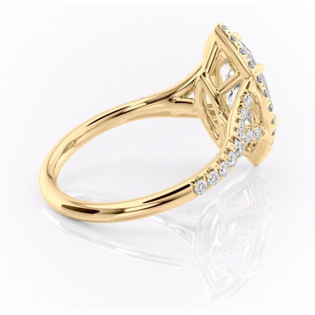 Inel de logodnă Henrietta din aur Galben 14kt cu moissanite tăietură marquise – Halo rafinată pentru profil mediu | Personalizează și configurează gratuit online [2]