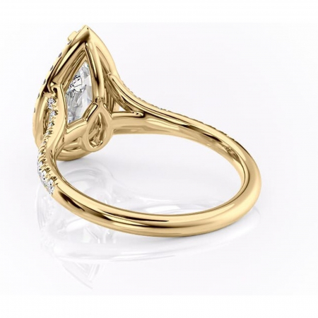 Inel de logodnă Henrietta din aur Galben 14kt cu moissanite tăietură pară – Halo rafinată pentru profil mediu | Personalizează și configurează gratuit online [3]