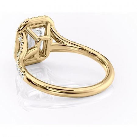 Inel de logodnă Henrietta din aur Galben 14kt cu moissanite tăietură smarald – Halo rafinată pentru profil mediu | Personalizează și configurează gratuit online [3]