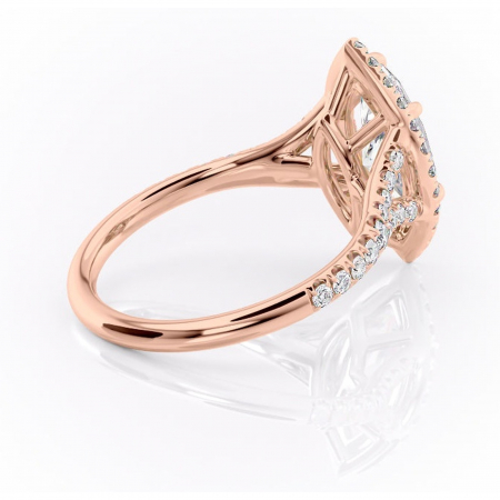 Inel de logodnă Henrietta din aur Rose 14kt cu moissanite tăietură marquise – Halo rafinată pentru profil mediu | Personalizează și configurează gratuit online [2]