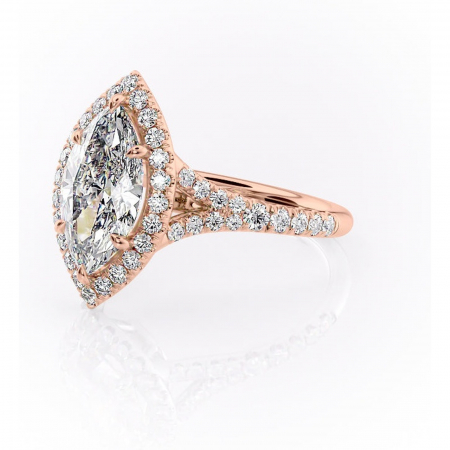 Inel de logodnă Henrietta din aur Rose 14kt cu moissanite tăietură marquise – Halo rafinată pentru profil mediu | Personalizează și configurează gratuit online [6]