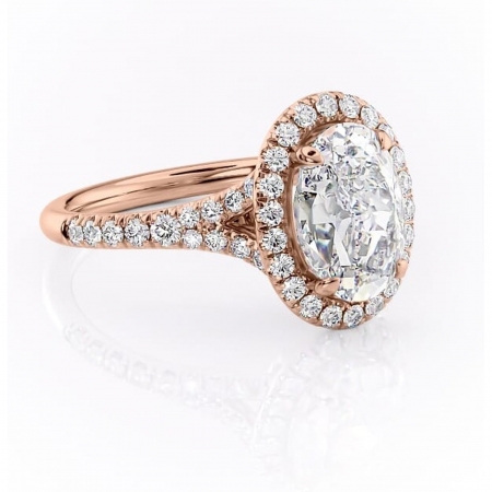 14K - Inel de logodnă Henrietta din aur Rose 14kt cu moissanite tăietură ovală – Halo rafinată pentru profil mediu | Personalizează și configurează gratuit online