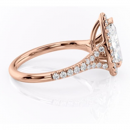 Inel de logodnă Henrietta din aur Rose 18kt cu moissanite tăietură pară – Halo rafinată pentru profil mediu | Personalizează și configurează gratuit online [1]