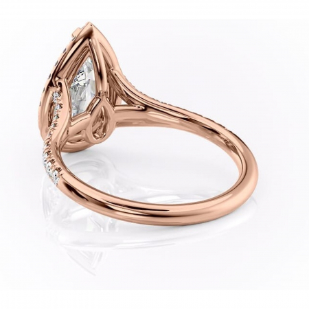 Inel de logodnă Henrietta din aur Rose 18kt cu moissanite tăietură pară – Halo rafinată pentru profil mediu | Personalizează și configurează gratuit online [3]