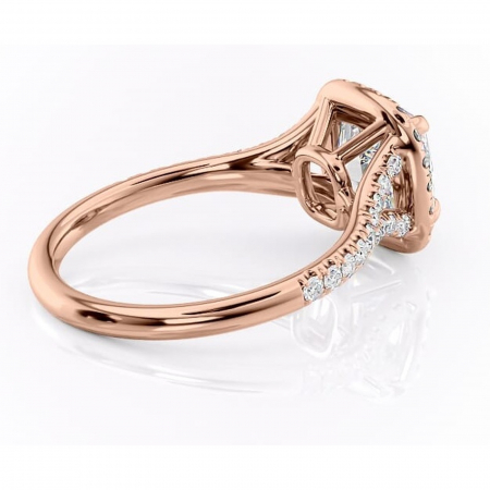 Inel de logodnă Henrietta din aur Rose 14kt cu moissanite tăietură pernă – Halo rafinată pentru profil mediu | Personalizează și configurează gratuit online [2]