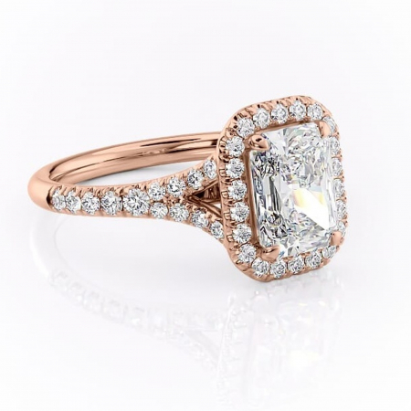 14K - Inel de logodnă Henrietta din aur Rose 14kt cu moissanite tăietură radiantă – Halo rafinată pentru profil mediu | Personalizează și configurează gratuit online