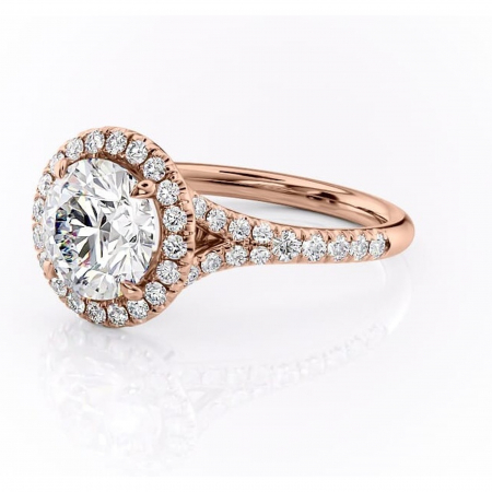 Inel de logodnă Henrietta din aur Rose 14kt cu moissanite tăietură rotundă – Halo rafinată pentru profil mediu | Personalizează și configurează gratuit online [6]