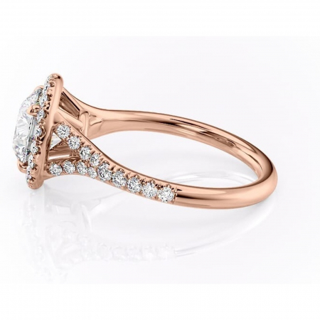 Inel de logodnă Henrietta din aur Rose 14kt cu moissanite tăietură rotundă – Halo rafinată pentru profil mediu | Personalizează și configurează gratuit online [5]