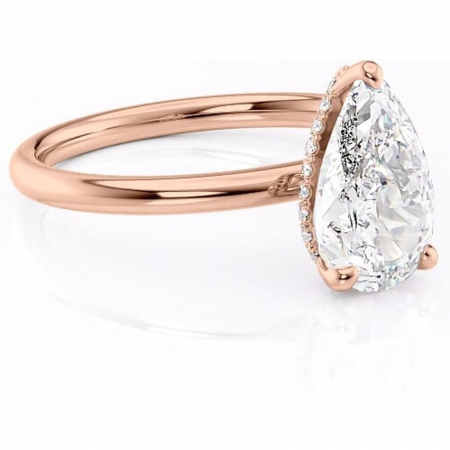 18K - Inel de logodnă Indie din aur Rose 18kt cu moissanite tăietură pară – Solitar rafinată pentru profil înalt | Personalizează și configurează gratuit online