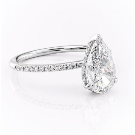Alege forma Moissanit - Inel de logodnă Isadora din aur Alb 14kt cu moissanite tăietură pară – Montură pavé rafinată pentru profil înalt | Personalizează și configurează gratuit online