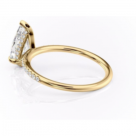 Inel de logodnă Isadora din aur Galben 18kt cu moissanite tăietură pară – Montură pavé rafinată pentru profil înalt | Personalizează și configurează gratuit online [4]
